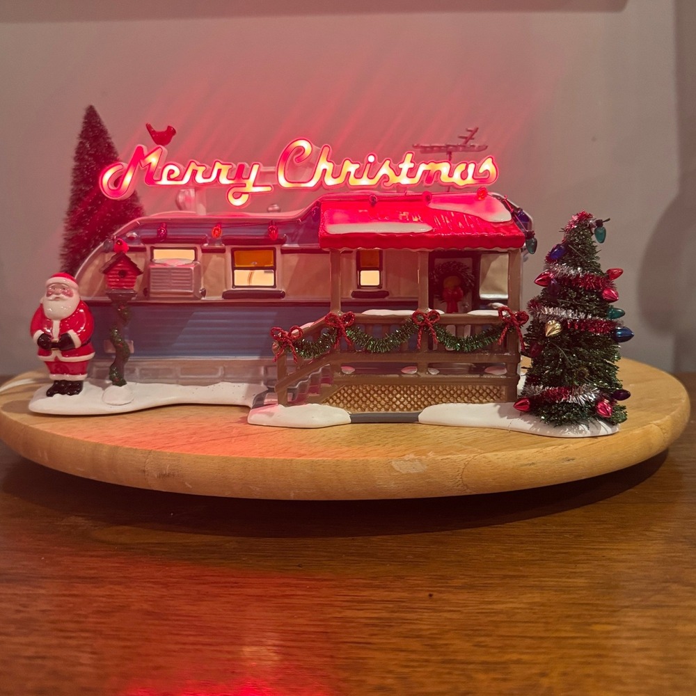 Department 56 Lot 56, Christmas Court Snow Village Dept 56 Lighted 55335 in Box